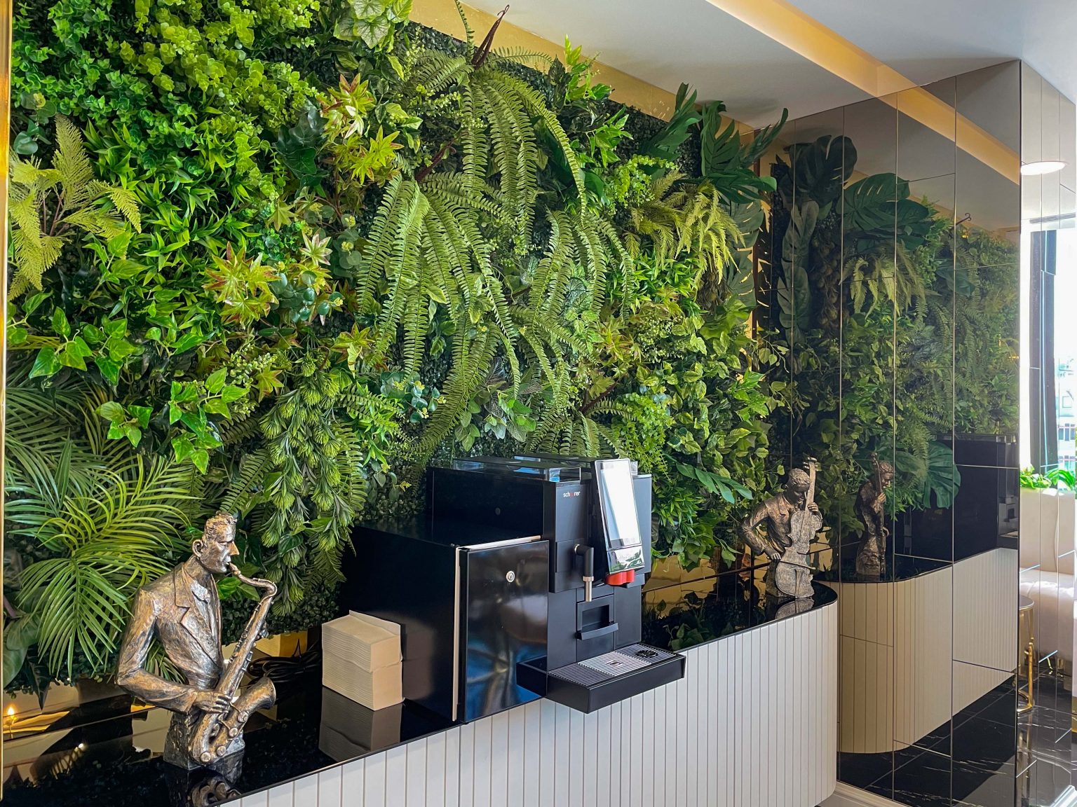 Merkez resepsiyon ve bekleme alanı